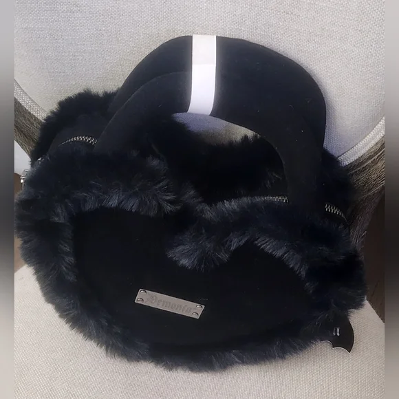 Dolls Kill - Demonia Faux Fur Heart-Shaped Purse - Picture 4 of 4